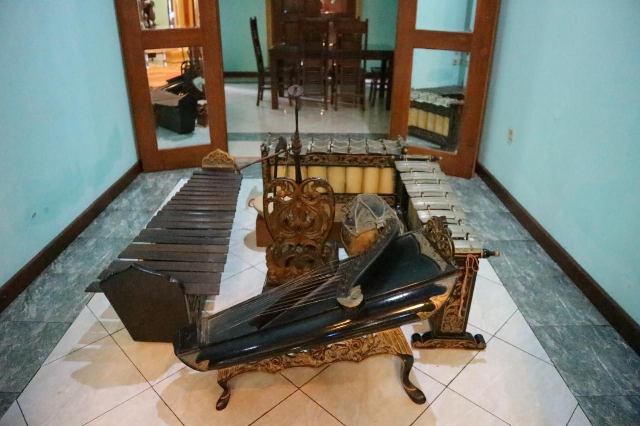 Villa Prabu Langenastran Lor Yogyakarta